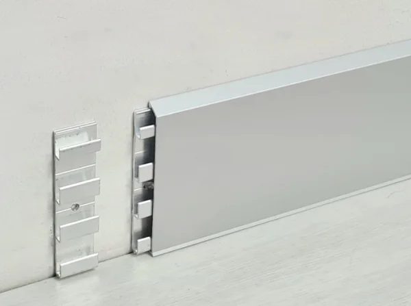 Алюминиевый плинтус Fezard Кабельный ALP-С70 Алюминий 70*10*2500 мм в Нижневартовске