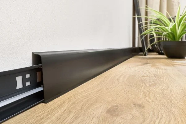 Плинтус пластиковый Arbiton INDO70 220 Чёрный матовый 2.5 м в Нижневартовске