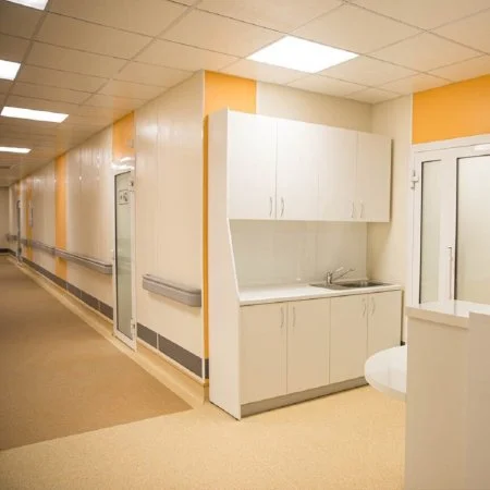 Коннелюрный односоставной плинтус Bonkeel Prof Серый (95х2700мм) в Нижневартовске