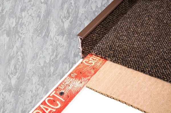 Плинтус для ковролина Korner Listwa 105 Темно-коричневый 2,5м (50мм) в Нижневартовске