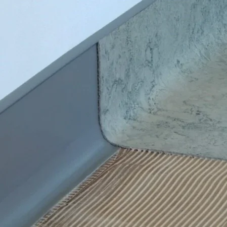 Коннелюрный односоставной плинтус Bonkeel Prof Серый (95х2700мм) в Нижневартовске