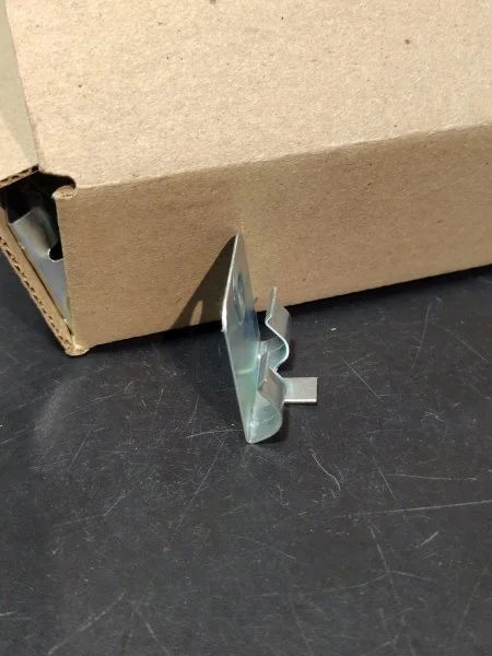 Клипсы к плинтусу MDF Bonkeel (50шт) в Нижневартовске