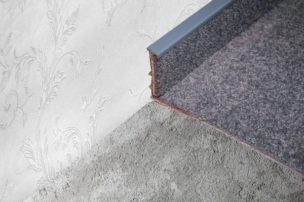 Плинтус для ковролина Korner Listwa 108 Графит 2,5м (50мм) в Нижневартовске