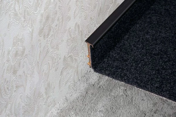 Плинтус для ковролина Korner Listwa 109 Черный 2,5м (50мм) в Нижневартовске