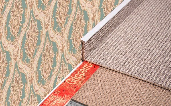 Плинтус для ковролина Korner Listwa 106 Светло-серый 2,5м (50мм) в #REGION_NAME_DECLINE_PP#